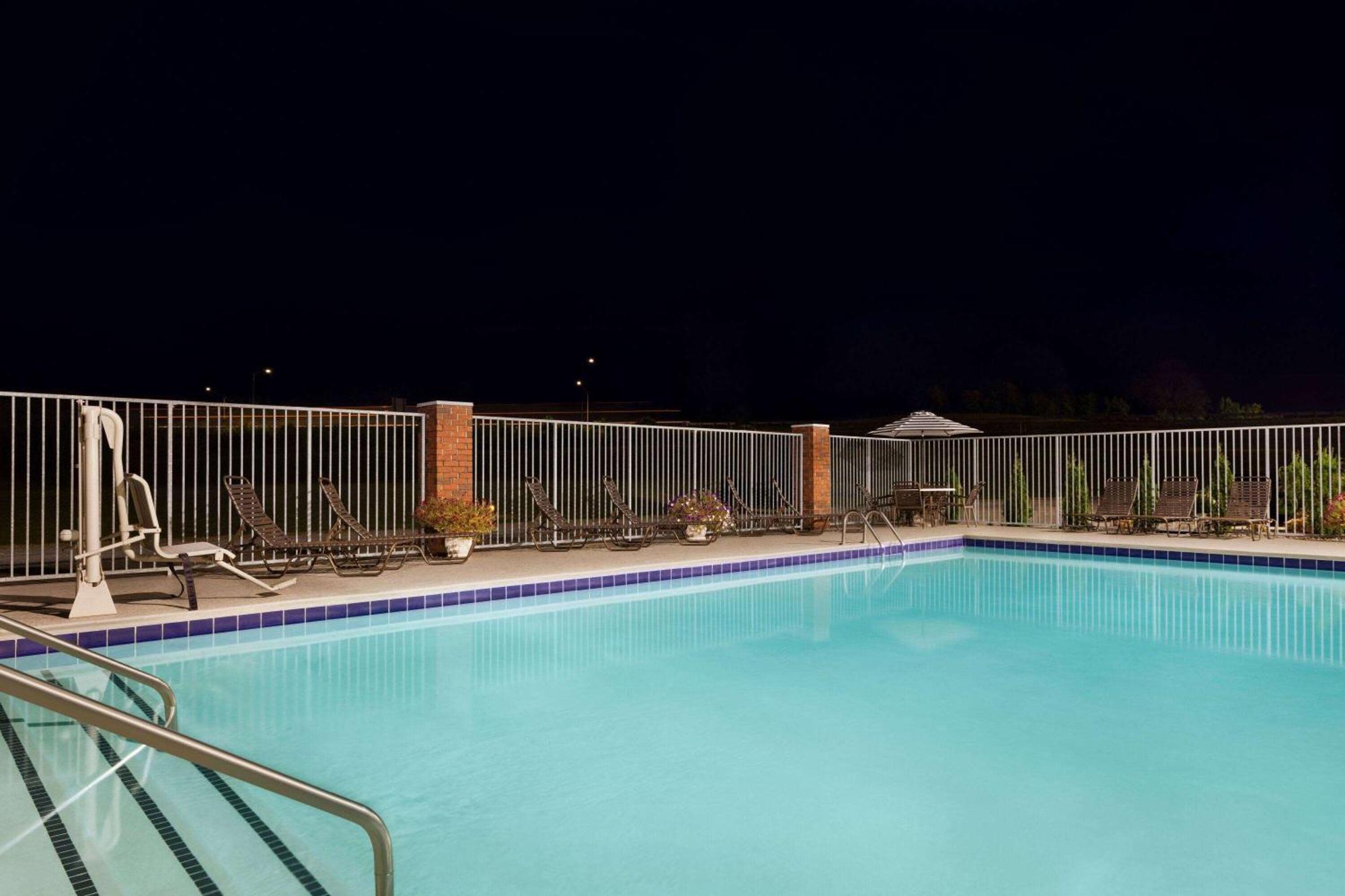 Days Inn By Wyndham Kuttawa/Eddyville Exterior photo